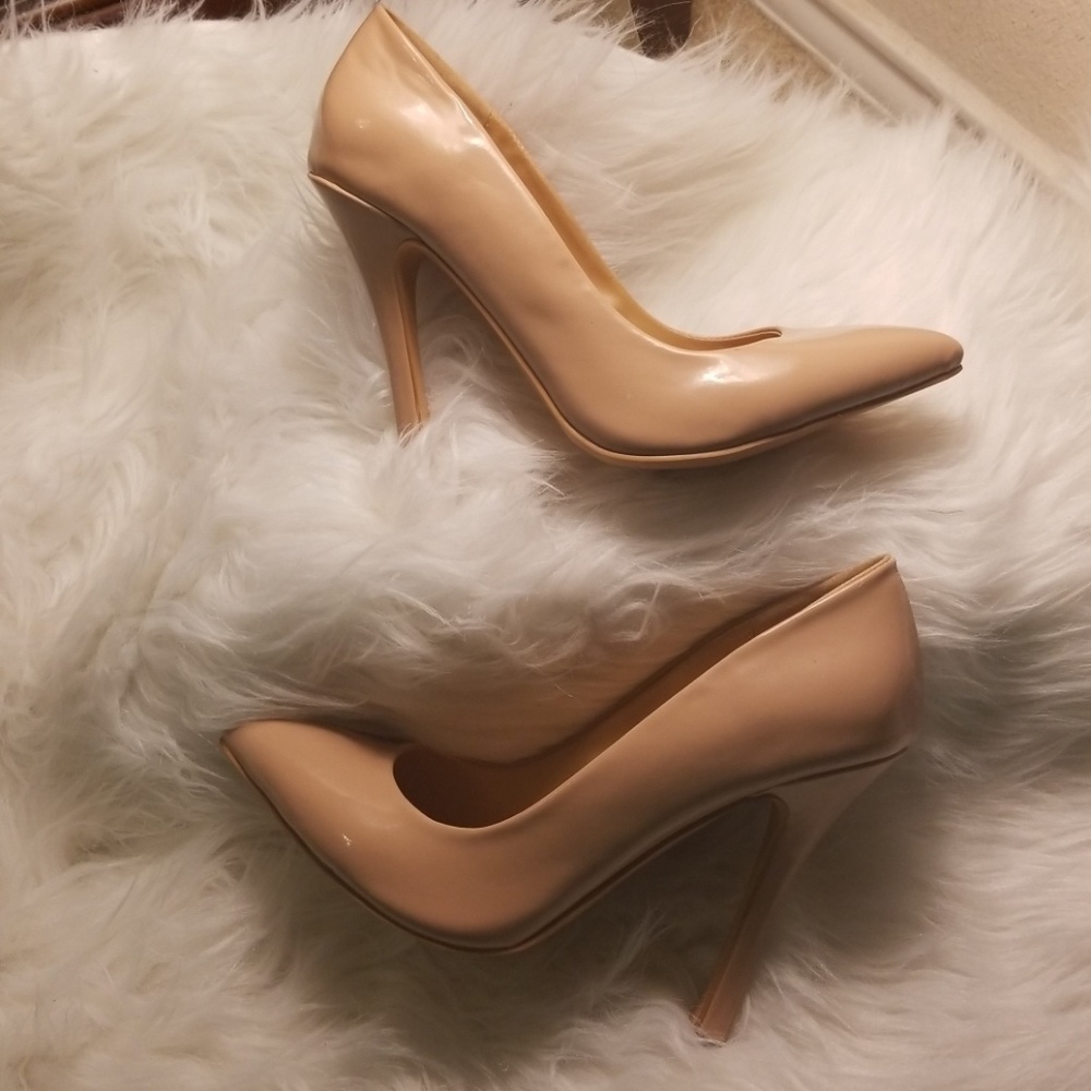 Women's Tan Heels